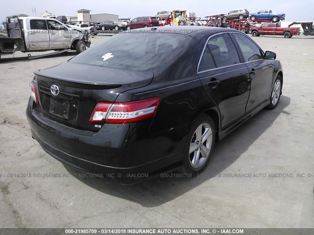 4T1BF3EK7BU195394 - 2011 TOYOTA CAMRY SE/LE/XLE შავი ფოტო 4