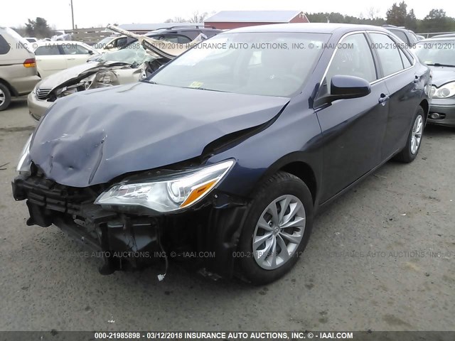 4T1BF1FK1GU505114 - 2016 TOYOTA CAMRY LE/XLE/SE/XSE BLUE photo 2