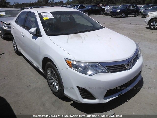 4T1BF1FK9EU865387 - 2014 TOYOTA CAMRY L/SE/LE/XLE 白色 照片 1