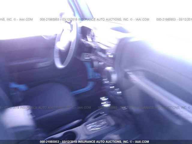 1C4AJWAG8HL725937 - 2017 JEEP WRANGLER SPORT 蓝色 照片 5