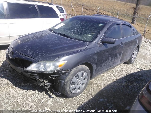 4T1BF3EK4BU175300 - 2011 TOYOTA CAMRY SE/LE/XLE GRAY photo 2