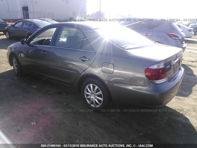 4T1BE32K55U523018 - 2005 TOYOTA CAMRY LE/XLE/SE GRAY photo 3