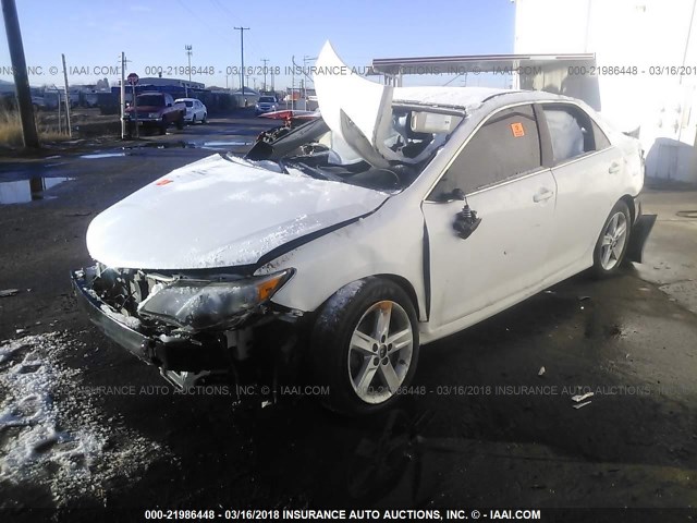 4T1BF1FK3EU829193 - 2014 TOYOTA CAMRY L/SE/LE/XLE WHITE photo 2