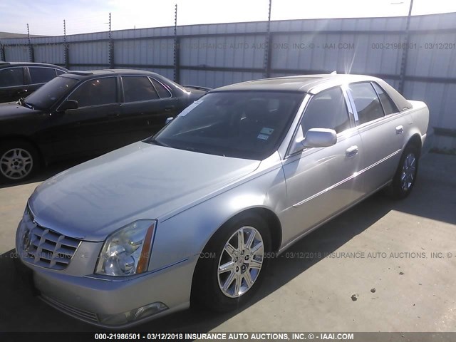 1G6KH5EYXAU136047 - 2010 CADILLAC DTS PREMIUM COLLECTION SILVER photo 2