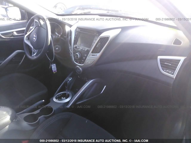 KMHTC6AD2GU257605 - 2016 HYUNDAI VELOSTER SILVER photo 5