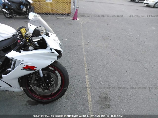 JS1GR7MA4H2101942 - 2017 SUZUKI GSX-R750 WHITE photo 5