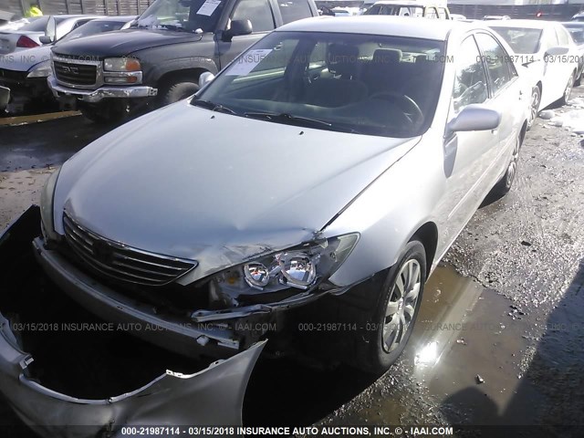 4T1BE32K65U637688 - 2005 TOYOTA CAMRY LE/XLE/SE SILVER photo 2