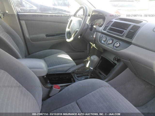 4T1BE32K65U637688 - 2005 TOYOTA CAMRY LE/XLE/SE 银色 照片 5