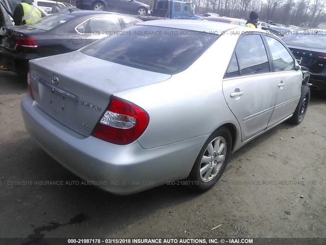 4T1BF30K62U001154 - 2002 TOYOTA CAMRY LE/XLE/SE SILVER photo 4