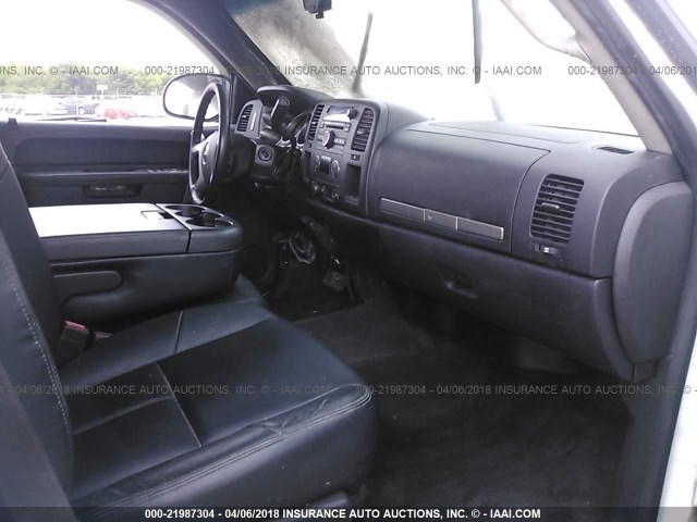 3GTP1VE02BG117756 - 2011 GMC SIERRA C1500 SLE WHITE photo 5