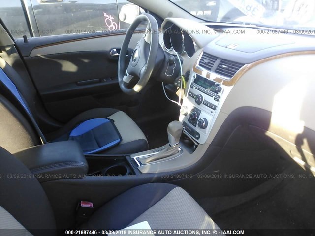 1G1ZC5EU3BF182714 - 2011 CHEVROLET MALIBU 1LT 金色 照片 5