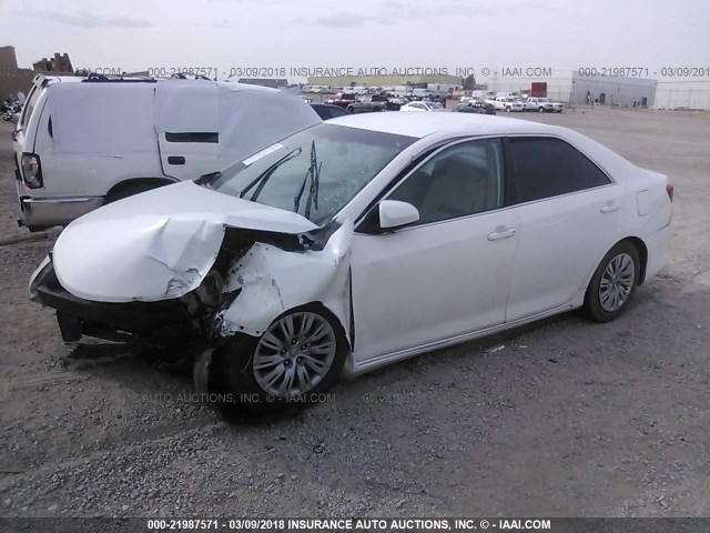 4T1BF1FK6CU526647 - 2012 TOYOTA CAMRY SE/LE/XLE Ақ фото 2