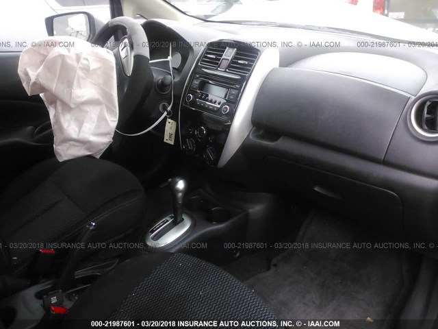 3N1CE2CP1FL358242 - 2015 NISSAN VERSA NOTE S/S PLUS/SV/SL/SR GRAY photo 5
