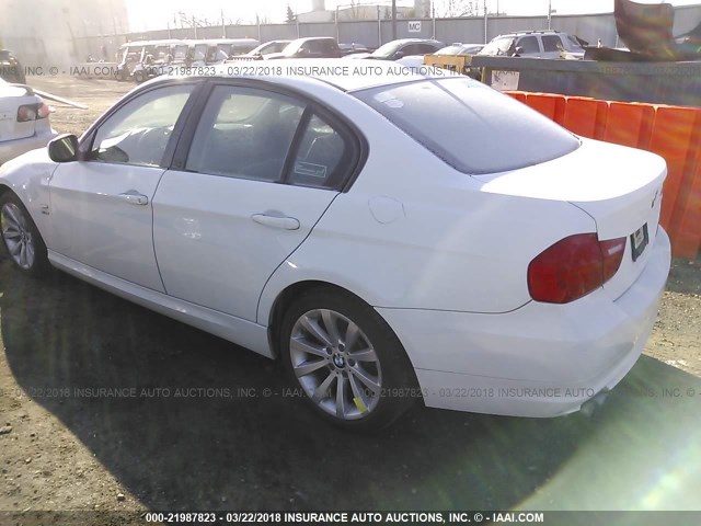 WBAPK7G55BNN85051 - 2011 BMW 328 XI WHITE photo 3