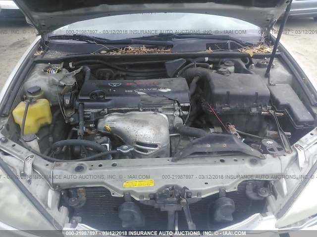 JTDBE32K520074267 - 2002 TOYOTA CAMRY LE/XLE/SE ვერცხლისფერი ფოტო 10