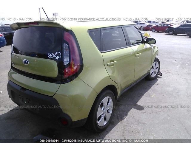 KNDJN2A25E7713038 - 2014 KIA SOUL GREEN photo 4