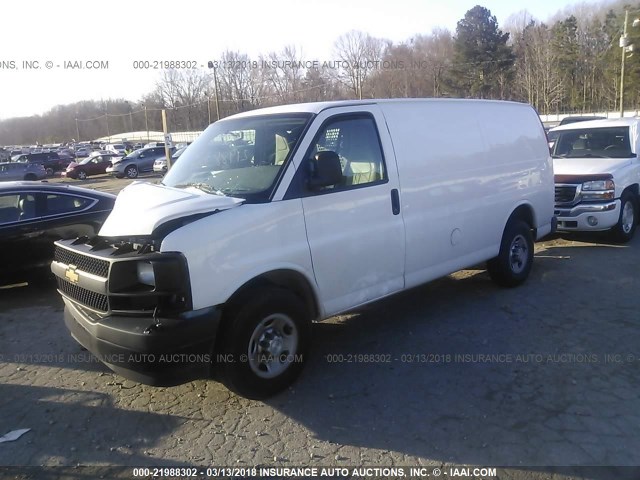 1GCWGAFF0H1335501 - 2017 CHEVROLET EXPRESS G2500  WHITE photo 2