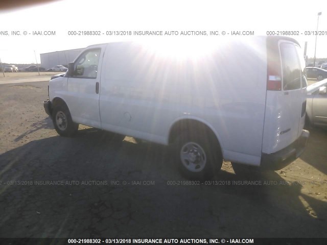 1GCWGAFF0H1335501 - 2017 CHEVROLET EXPRESS G2500  WHITE photo 3