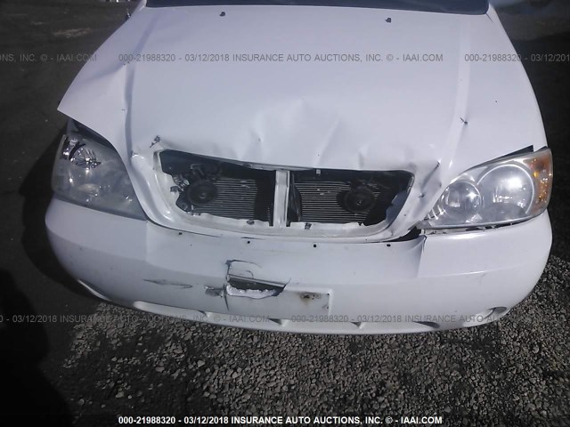 KNDUP132756729679 - 2005 KIA SEDONA EX/LX WHITE photo 6