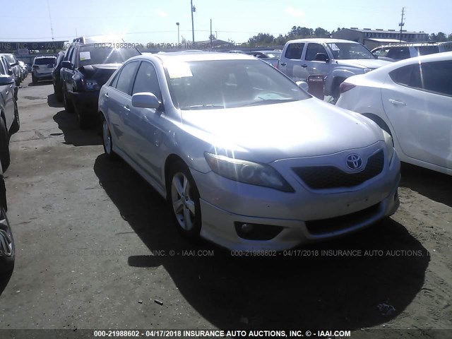 4T1BF3EK2BU196808 - 2011 TOYOTA CAMRY SE/LE/XLE SILVER photo 1