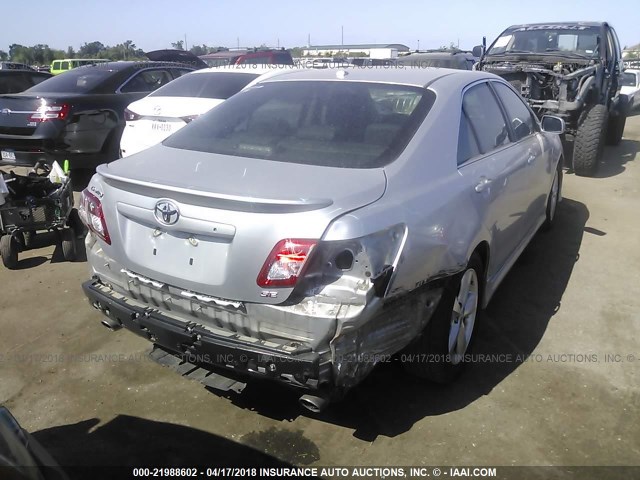 4T1BF3EK2BU196808 - 2011 TOYOTA CAMRY SE/LE/XLE SILVER photo 4