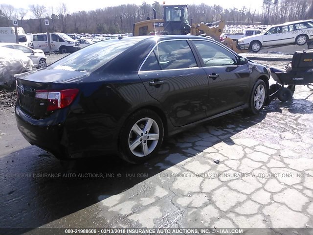 4T1BF1FK4CU037454 - 2012 TOYOTA CAMRY SE/LE/XLE BLACK photo 4