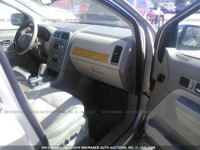 2LMDU88C07BJ25012 - 2007 LINCOLN MKX GOLD photo 5