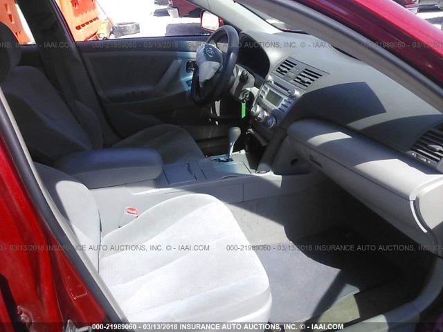 4T1BF3EK4BU738619 - 2011 TOYOTA CAMRY SE/LE/XLE Красный фото 5