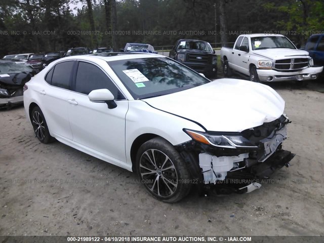 JTNB11HK5J3001447 - 2018 TOYOTA CAMRY L/LE/XLE/SE/XSE WHITE photo 1