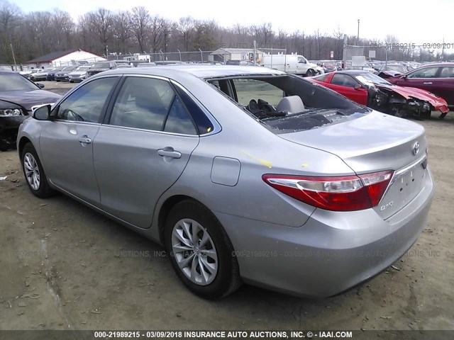 4T1BF1FKXHU690278 - 2017 TOYOTA CAMRY LE/XLE/SE/XSE SILVER photo 3