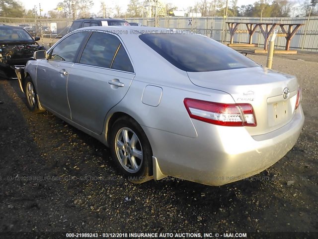 4T1BF3EK2AU005628 - 2010 TOYOTA CAMRY SE/LE/XLE SILVER photo 3