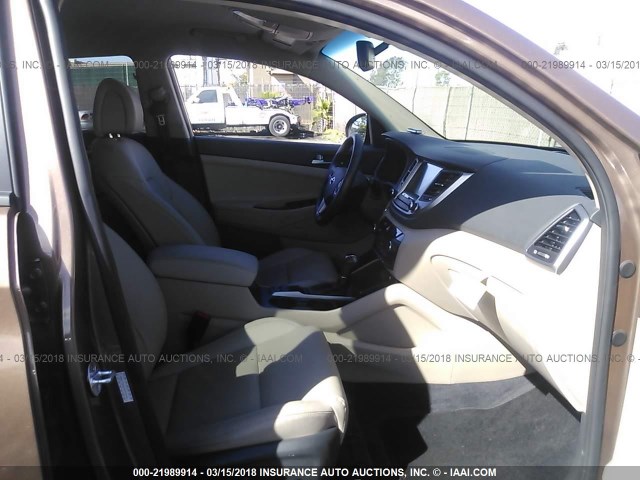 KM8J33A45HU409464 - 2017 HYUNDAI TUCSON LIMITED/SPORT AND ECO/SE BROWN photo 5