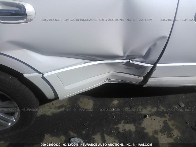5LMFU27529EJ01867 - 2009 LINCOLN NAVIGATOR 白色 照片 6