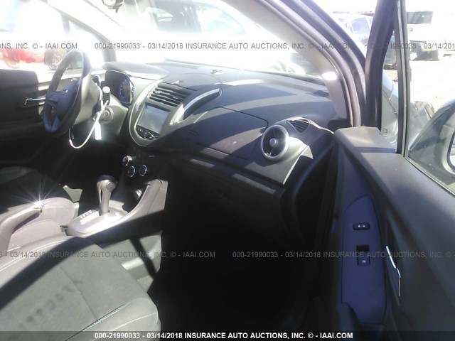 3GNCJKSB6GL236452 - 2016 CHEVROLET TRAX LS GRAY photo 5