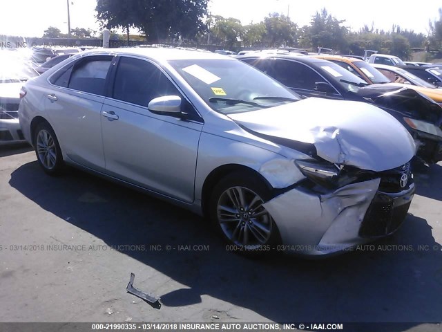 4T1BF1FK7GU235371 - 2016 TOYOTA CAMRY LE/XLE/SE/XSE SILVER photo 1