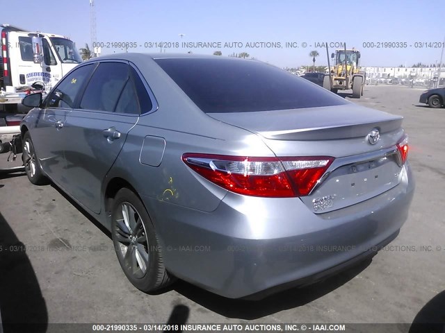 4T1BF1FK7GU235371 - 2016 TOYOTA CAMRY LE/XLE/SE/XSE SILVER photo 3