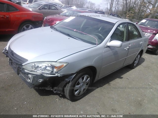 4T1BE32K23U137167 - 2003 TOYOTA CAMRY LE/XLE/SE SILVER photo 2