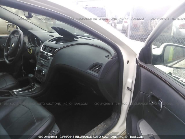 1G1ZE5E79AF218666 - 2010 CHEVROLET MALIBU LTZ WHITE photo 5