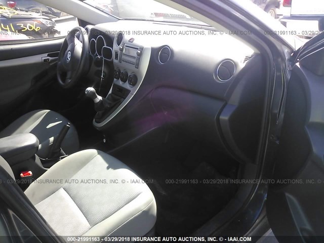 2T1KU4EE9AC296913 - 2010 TOYOTA COROLLA MATRIX  GRAY photo 5