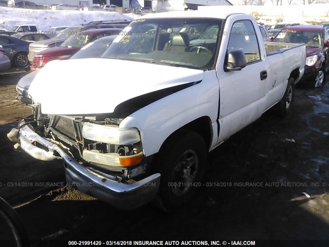 1GCEC14W02Z168494 - 2002 CHEVROLET SILVERADO C1500 WHITE photo 2