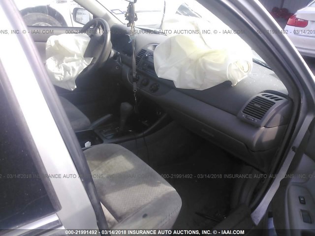 4T1BE32K44U357346 - 2004 TOYOTA CAMRY LE/XLE/SE SILVER photo 5