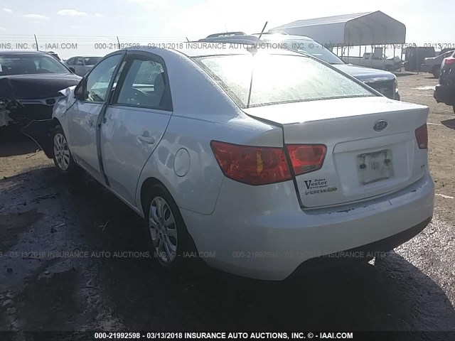 KNAFU4A28D5737359 - 2013 KIA FORTE EX WHITE photo 3