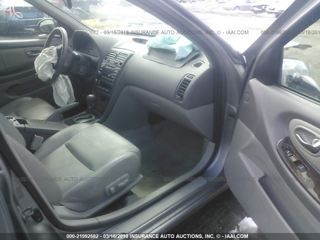 JN1DA31A02T317708 - 2002 NISSAN MAXIMA GLE/SE SILVER photo 5