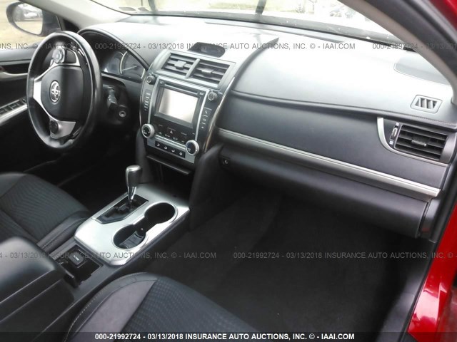 4T1BF1FK5CU624679 - 2012 TOYOTA CAMRY SE/LE/XLE RED photo 5