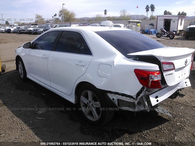 4T1BF1FK2DU659889 - 2013 TOYOTA CAMRY L/SE/LE/XLE WHITE photo 3