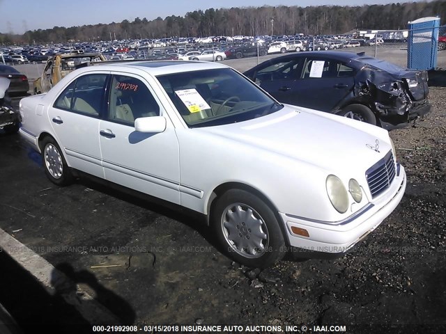 WDBJF65F5WA664704 - 1998 MERCEDES-BENZ E 320 WHITE photo 1