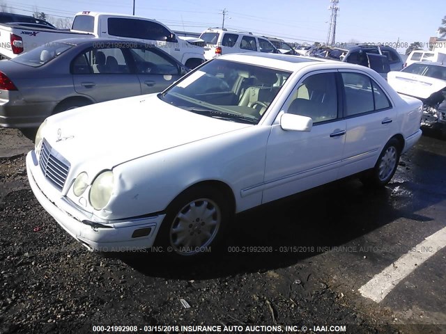 WDBJF65F5WA664704 - 1998 MERCEDES-BENZ E 320 WHITE photo 2