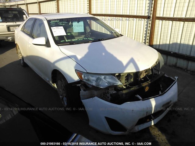 4T1BF1FK8CU551436 - 2012 TOYOTA CAMRY SE/LE/XLE Белый фото 1