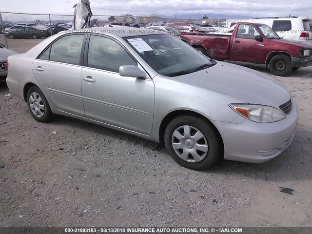 4T1BE32K52U082650 - 2002 TOYOTA CAMRY LE/XLE/SE SILVER photo 1