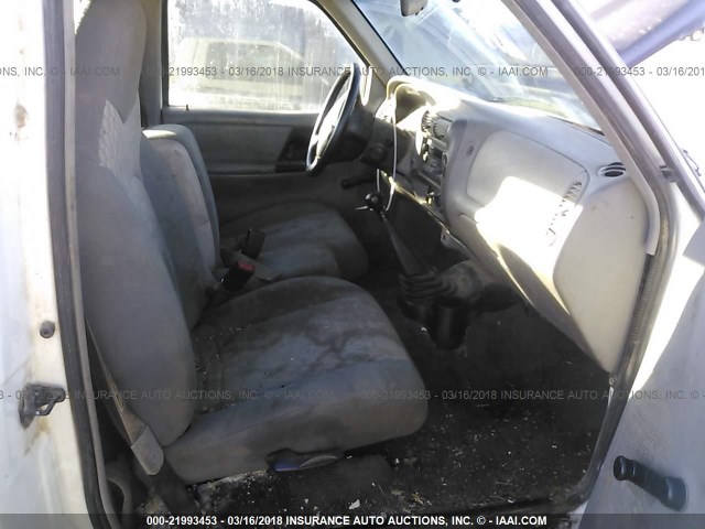 4F4YR12D22TM15473 - 2002 MAZDA B2300 WHITE photo 5